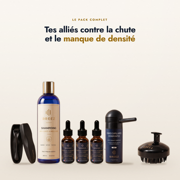 Les cinq produits du Pack Complet BREEZ alignés : le dermaroller, le shampoing, trois sérums, la fibre densifiante et la brosse