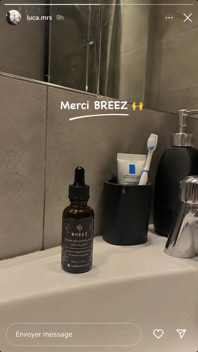 Flacon BREEZ pose sur le lavabo, story client.